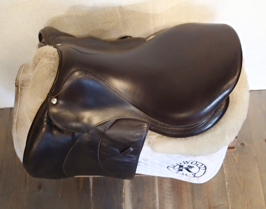 17.5" Voltaire Stuttgart Saddle - Full Buffalo - 2017 - 2 Flaps - 5" dot to dot - Pro Panels