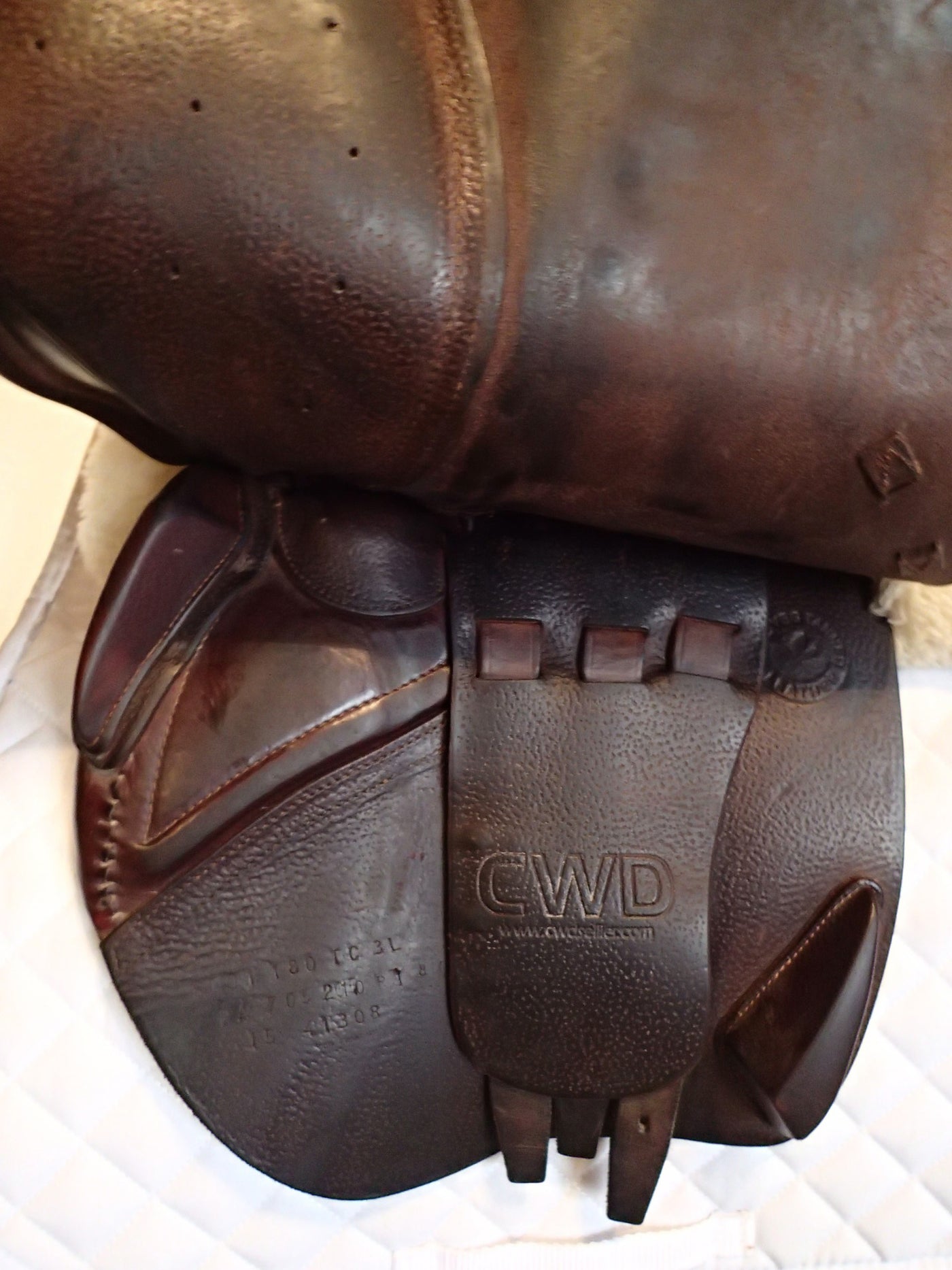 18" CWD Saddle - 2015 - 3L Flaps - SE01 - 4.25" dot to dot