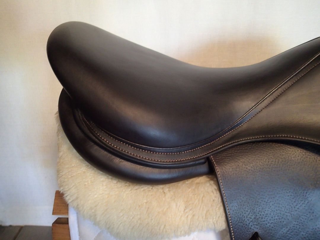 18" Voltaire Palm Beach Saddle - 2020 - 4AR Flaps - 4.75" dot to dot - Pro Panels