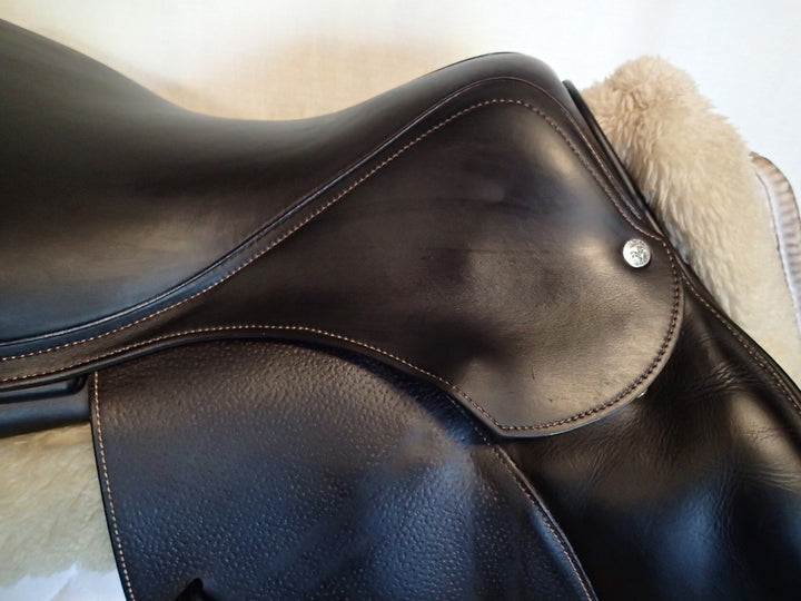 18" Voltaire Palm Beach Saddle - 2020 - 4AR Flaps - 4.75" dot to dot - Pro Panels