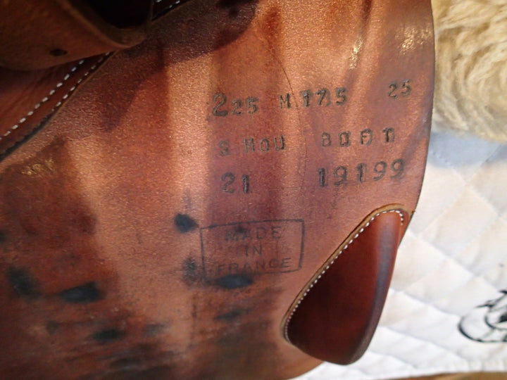 17.5" Butet Premium Saddle - Full Calfskin - 2021 - M Seat - 2.25 Flaps - 4.5" dot to dot