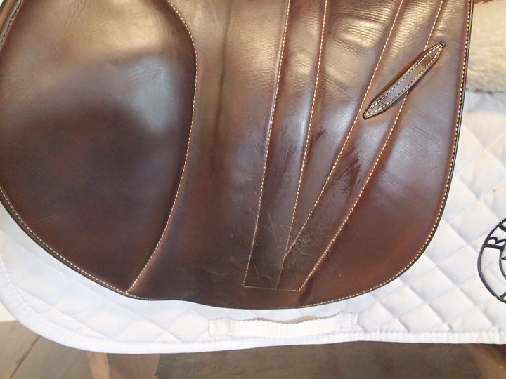 17.5" Butet Premium Saddle - Full Calfskin - 2021 - M Seat - 2.25 Flaps - 4.5" dot to dot