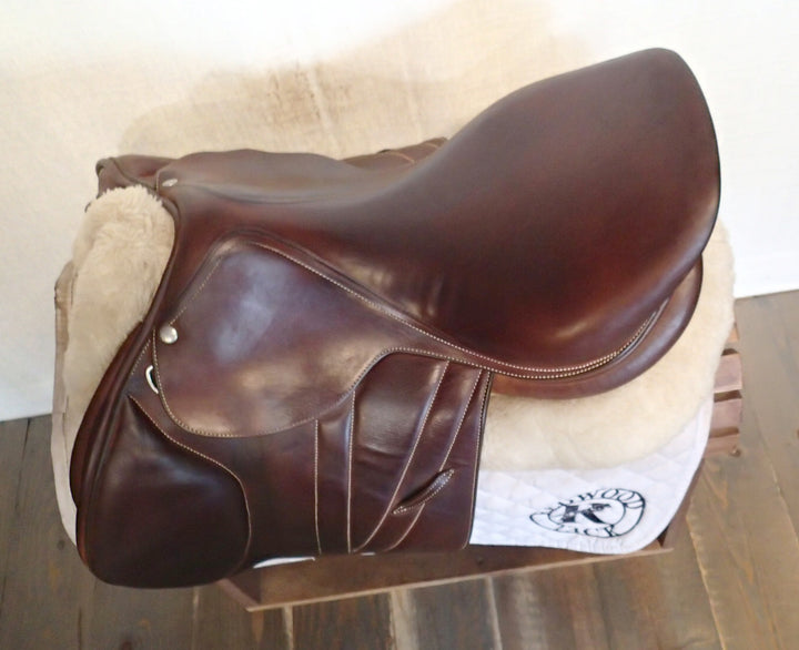 17.5" Butet Premium Saddle - Full Calfskin - 2021 - M Seat - 2.25 Flaps - 4.5" dot to dot
