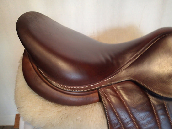 17.5" Butet Premium Saddle - Full Calfskin - 2021 - M Seat - 2.25 Flaps - 4.5" dot to dot