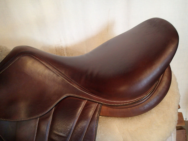 17.5" Butet Premium Saddle - Full Calfskin - 2021 - M Seat - 2.25 Flaps - 4.5" dot to dot