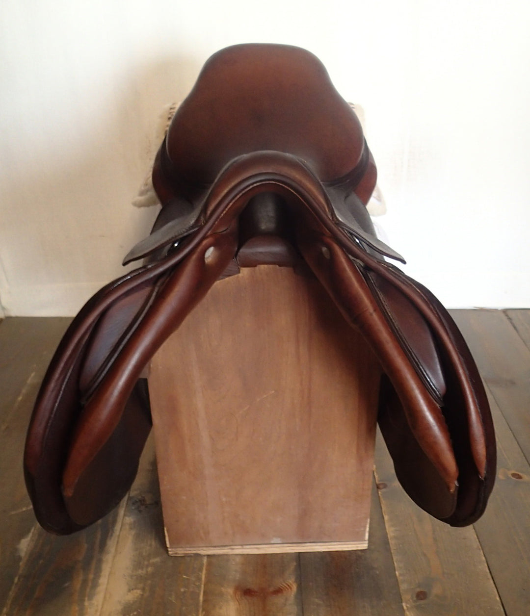 17" CWD Saddle - 2006 - 3L Flaps - SE01 - 4.5" dot to dot