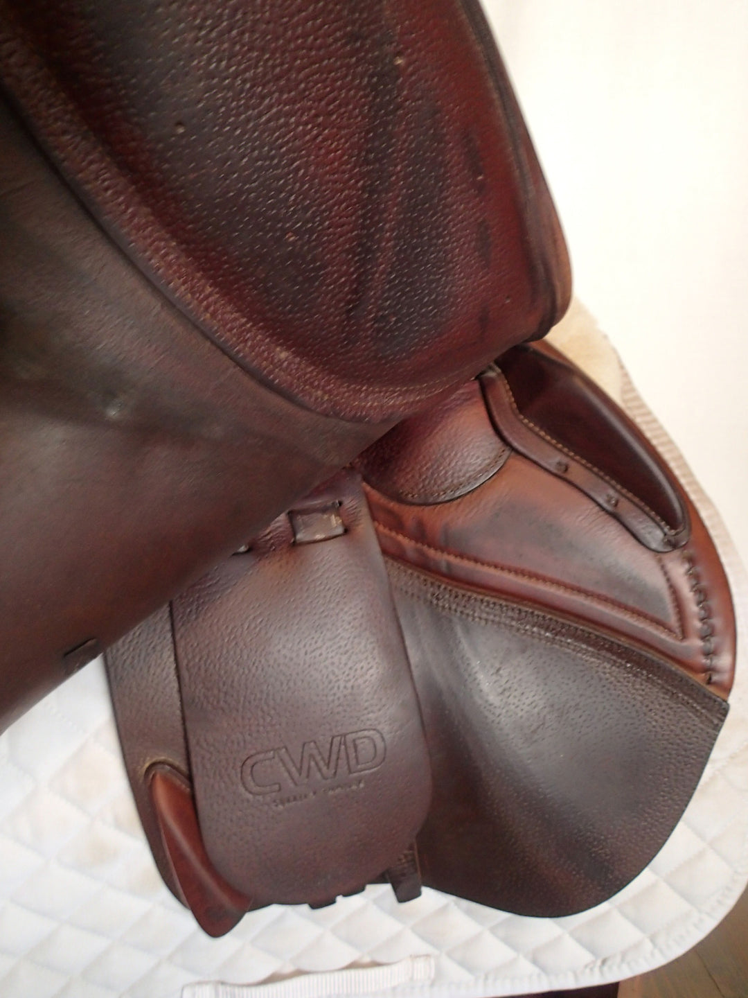 17" CWD Saddle - 2006 - 3L Flaps - SE01 - 4.5" dot to dot