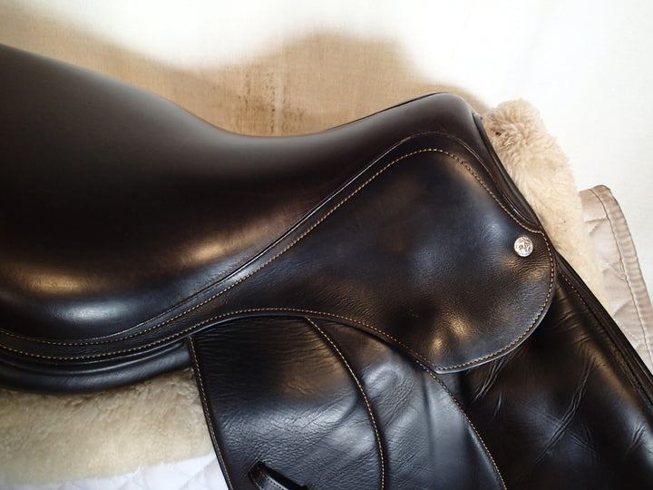17.5" Voltaire Palm Beach Saddle - Full Buffalo - 2019 - 2AA Flaps - 4.75" dot to dot - Pro Panels