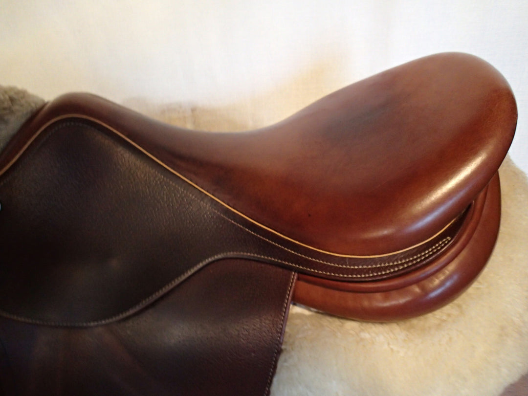 17.5" Luc Childeric Model M Saddle - 2007 - 3A Flaps - 4.5" dot to dot