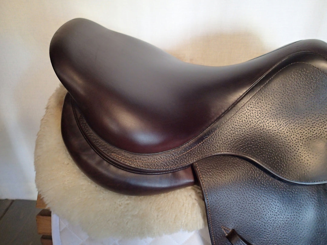 17" CWD Saddle - 2018 - 2L Flaps - SE02 - 4.25" dot to dot