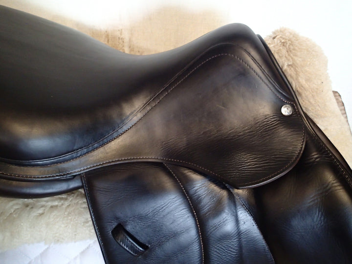 16.5" Voltaire Palm Beach Saddle - Full Buffalo - 2016 - 2A Flaps - 4.75" dot to dot - FIN Panels