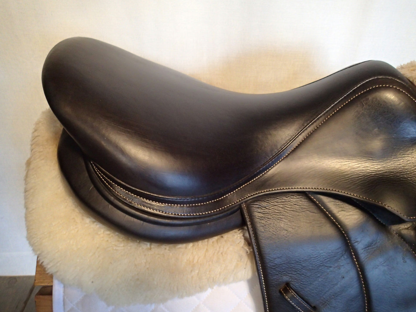 17.5" Voltaire Palm Beach Saddle - Full Buffalo - 2021 - 4A Flaps - 4.75" dot to dot - Pro Panels