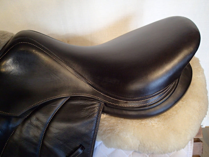 17.5" Voltaire Palm Beach Saddle - Full Buffalo - 2021 - 4A Flaps - 4.75" dot to dot - Pro Panels