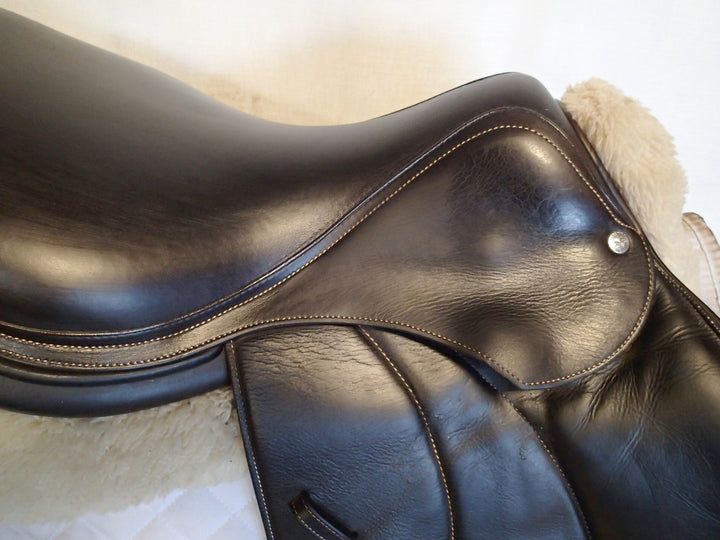 17.5" Voltaire Palm Beach Saddle - Full Buffalo - 2021 - 4A Flaps - 4.75" dot to dot - Pro Panels