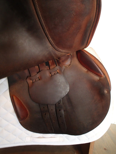 18" Butet Saddle - 2015 - M Seat - 3.25 Flaps - 4.25" dot to dot