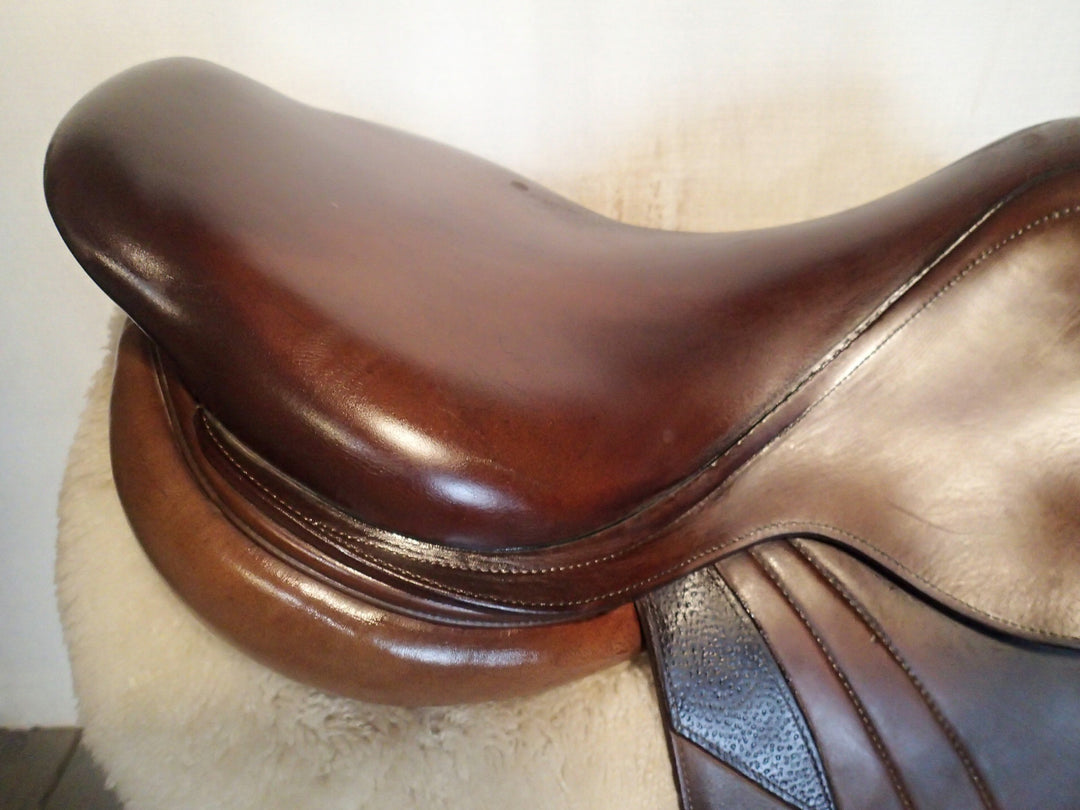 17.5" CWD Saddle - Full Buffalo - 2012 - 3C Flaps - SE02 - 4.25" dot to dot