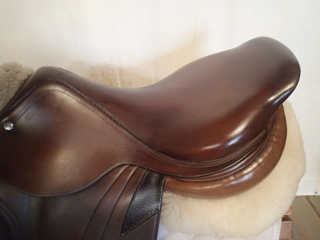 17.5" CWD Saddle - Full Buffalo - 2012 - 3C Flaps - SE02 - 4.25" dot to dot