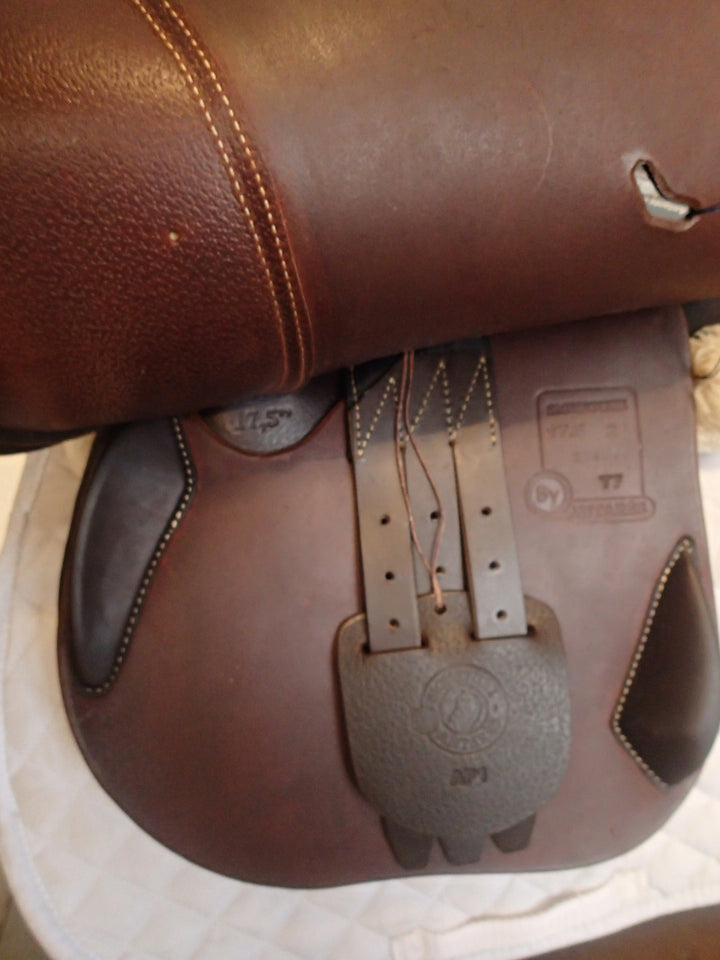 17.5" Antares Signature Saddle - NEW - 2025 - 2A Flaps - 4.5" dot to dot