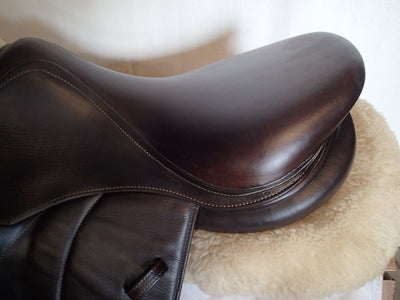 16.5" Voltaire Palm Beach Saddle - Full Buffalo - 2016 - 1A Flaps - 5" dot to dot - FIN Panels