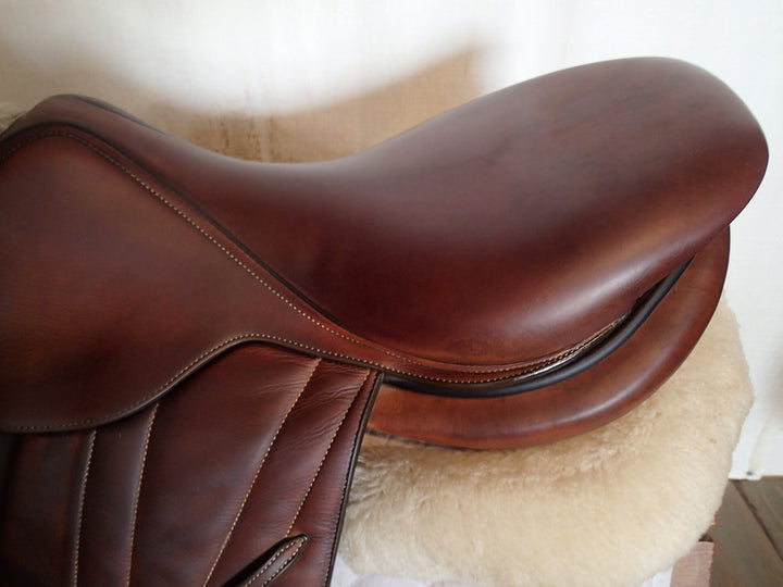 17.5" Butet Premium Saddle - Full Calfskin - 2018 - P Seat - 2.5 Flaps - 4.5" dot to dot