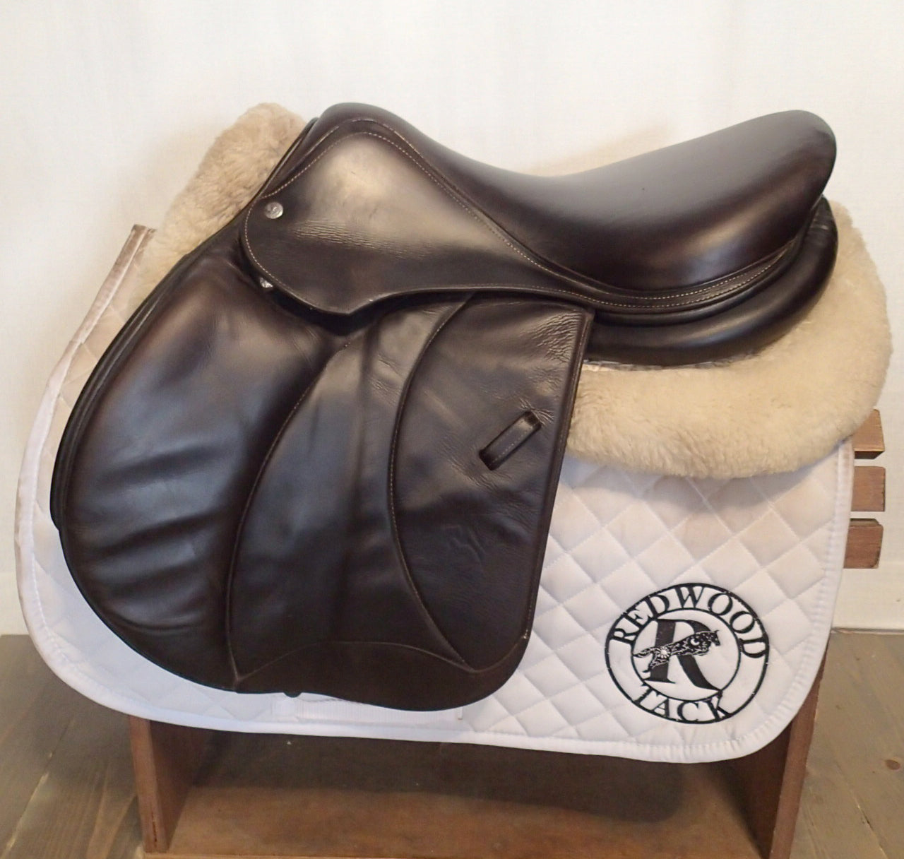 17" Voltaire Palm Beach Saddle - Full Buffalo - 2022 - 3A Flaps - 5" dot to dot - Pro Panels
