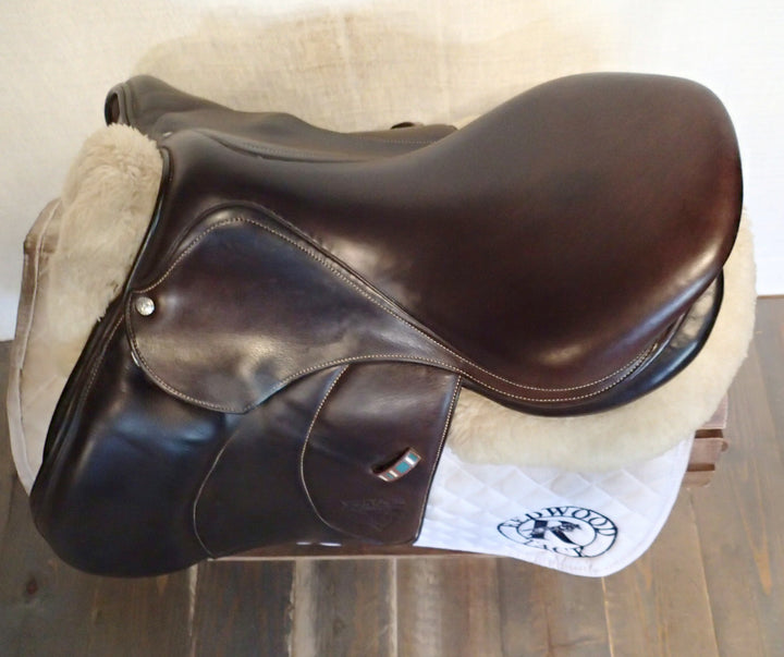 17.5" Voltaire Palm Beach Saddle - Full Buffalo - 2017 - 2A Flaps - 4.75" dot to dot - FIN Panels