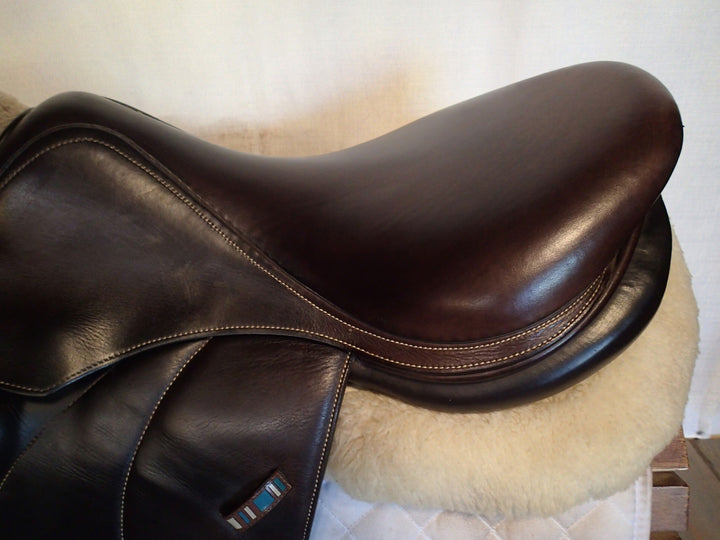 17.5" Voltaire Palm Beach Saddle - Full Buffalo - 2017 - 2A Flaps - 4.75" dot to dot - FIN Panels