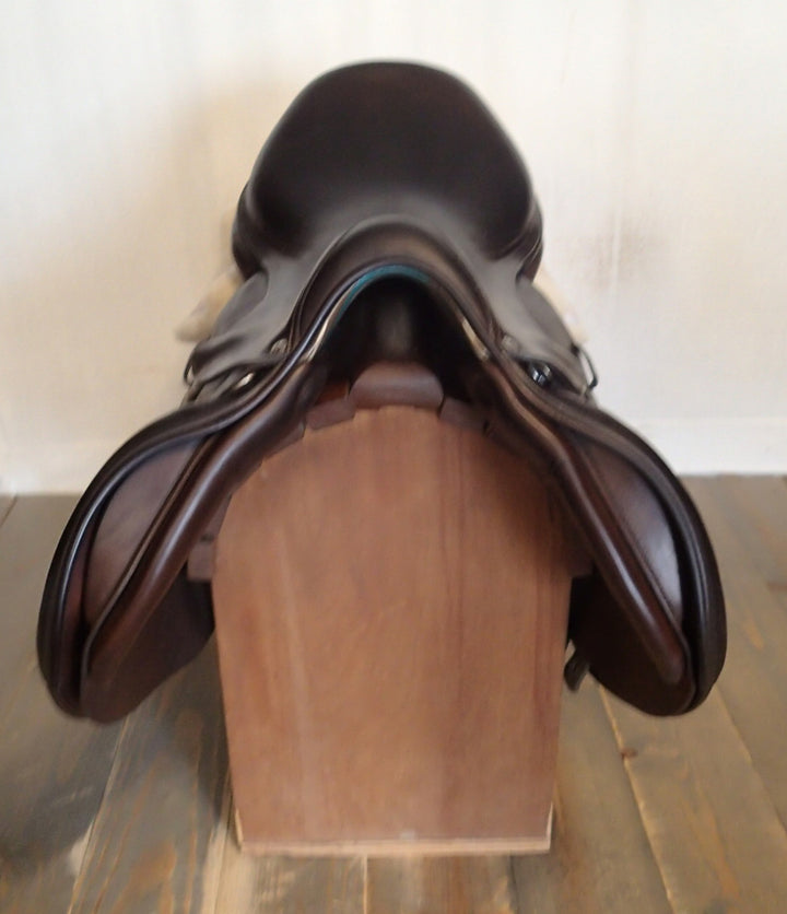 17.5" Voltaire Palm Beach Saddle - Full Buffalo - 2017 - 2A Flaps - 4.75" dot to dot - FIN Panels