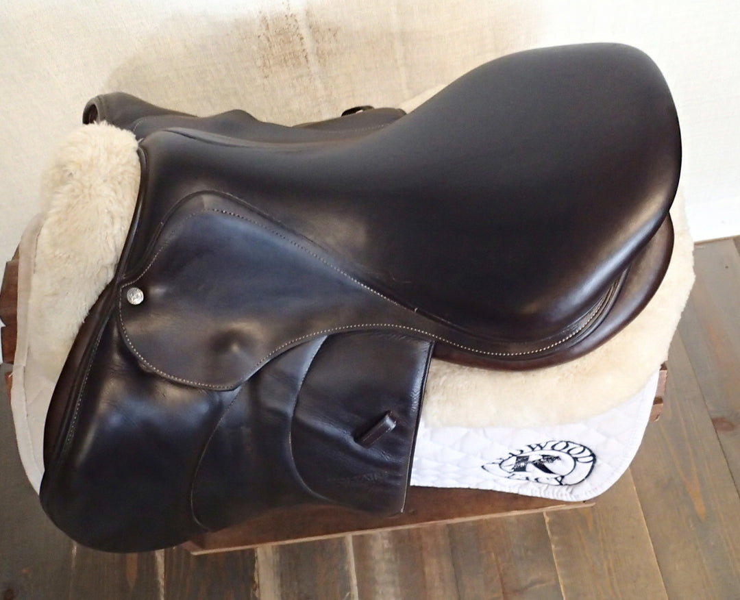 17.5" Voltaire Palm Beach Saddle - Full Buffalo - 2017 - 2A Flaps - 4.75" dot to dot - FIN Panels