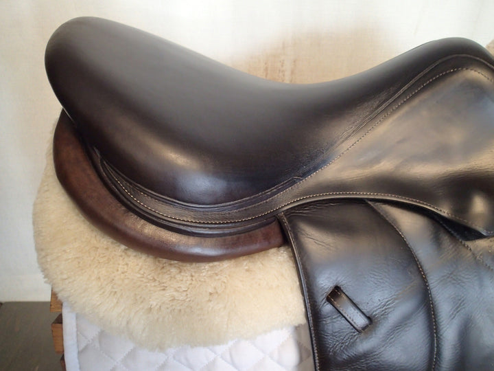 17.5" Voltaire Palm Beach Saddle - Full Buffalo - 2017 - 2A Flaps - 4.75" dot to dot - FIN Panels