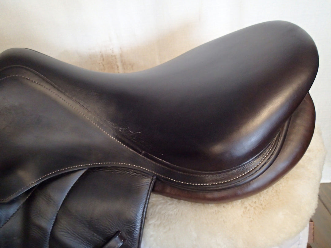 17.5" Voltaire Palm Beach Saddle - Full Buffalo - 2017 - 2A Flaps - 4.75" dot to dot - FIN Panels