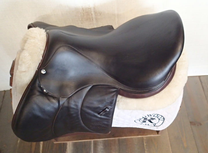 17" Voltaire Stuttgart Saddle - Full Buffalo - 2017 - 2A Flaps - 5" dot to dot - FIN Panels