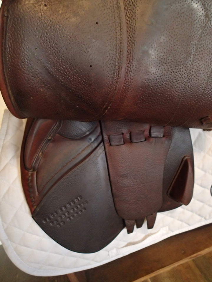 18" CWD Saddle - Full Buffalo - 2012 - 3L Flaps - SE01 - 4.25" dot to dot