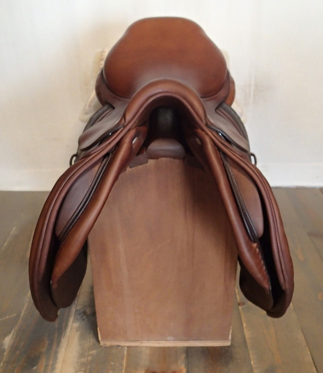 18" CWD Saddle - Full Buffalo - 2012 - 3L Flaps - SE01 - 4.25" dot to dot