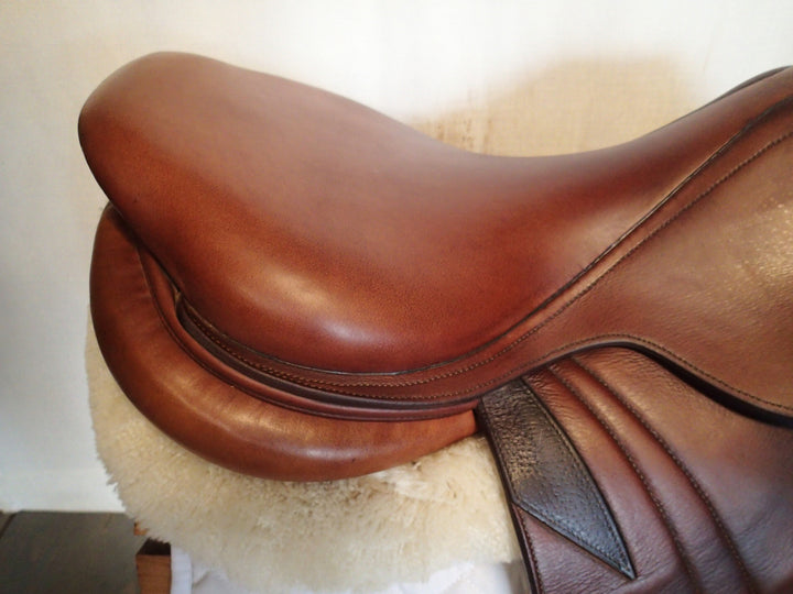 18" CWD Saddle - Full Buffalo - 2012 - 3L Flaps - SE01 - 4.25" dot to dot
