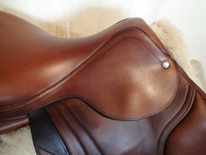 18" CWD Saddle - Full Buffalo - 2012 - 3L Flaps - SE01 - 4.25" dot to dot