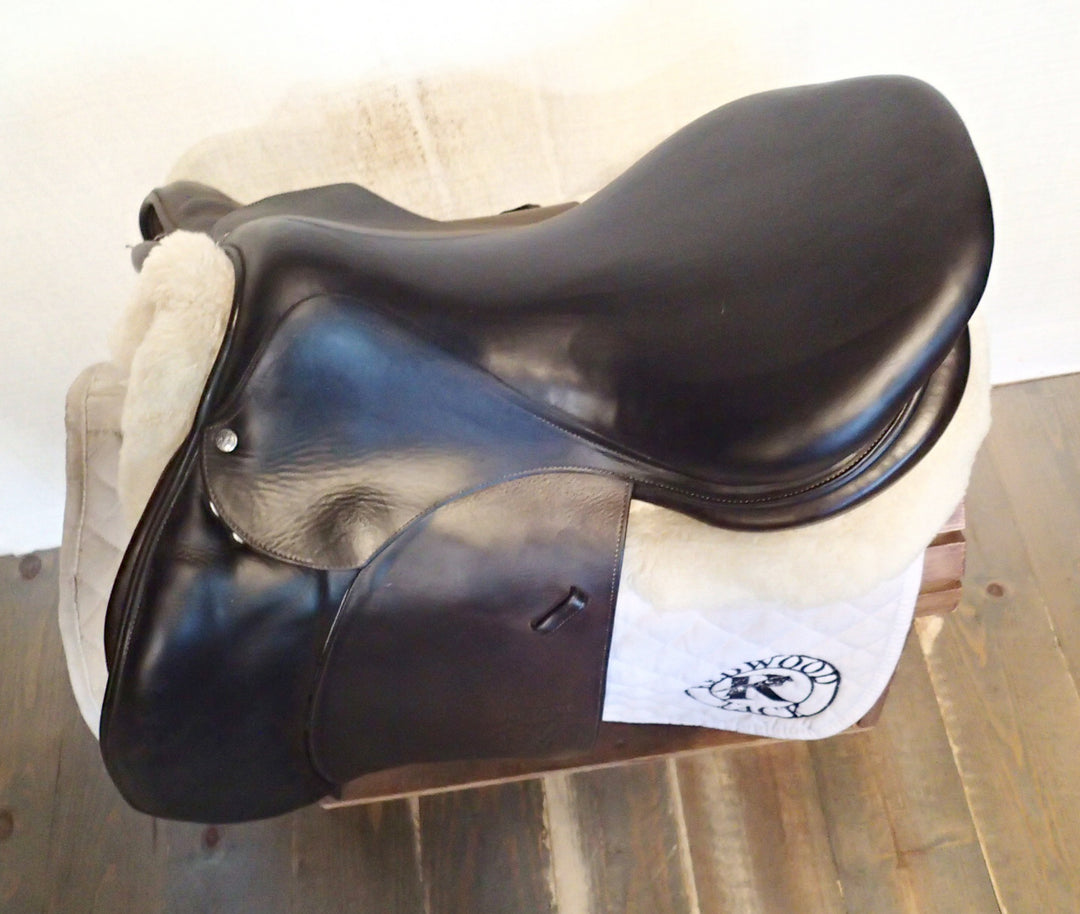 18" Voltaire Palm Beach Saddle - 2015 - 4A Flaps - 5" dot to dot - Pro Panels