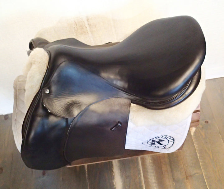 18" Voltaire Palm Beach Saddle - 2015 - 4A Flaps - 5" dot to dot - Pro Panels