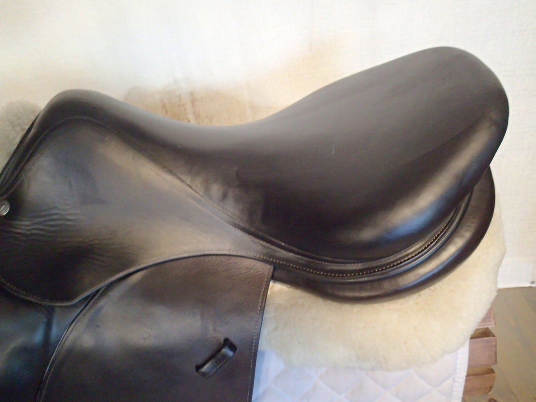 18" Voltaire Palm Beach Saddle - 2015 - 4A Flaps - 5" dot to dot - Pro Panels