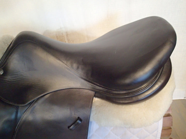 18" Voltaire Palm Beach Saddle - 2015 - 4A Flaps - 5" dot to dot - Pro Panels