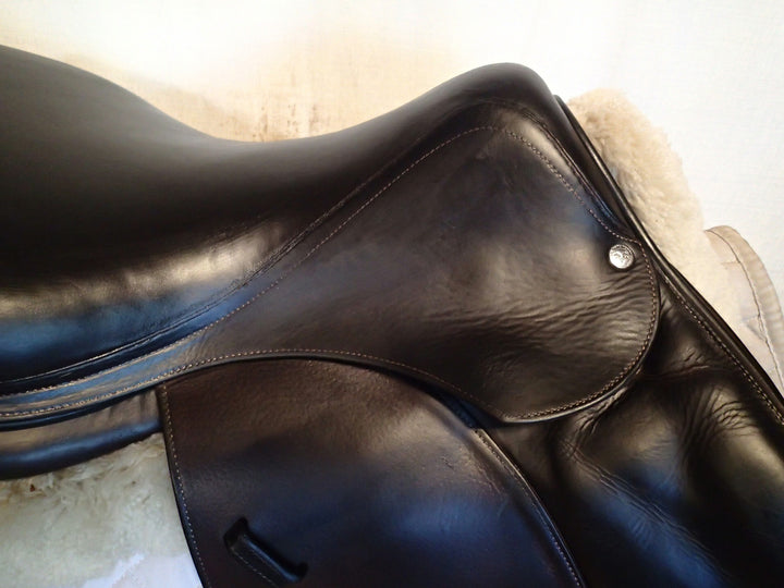 18" Voltaire Palm Beach Saddle - 2015 - 4A Flaps - 5" dot to dot - Pro Panels