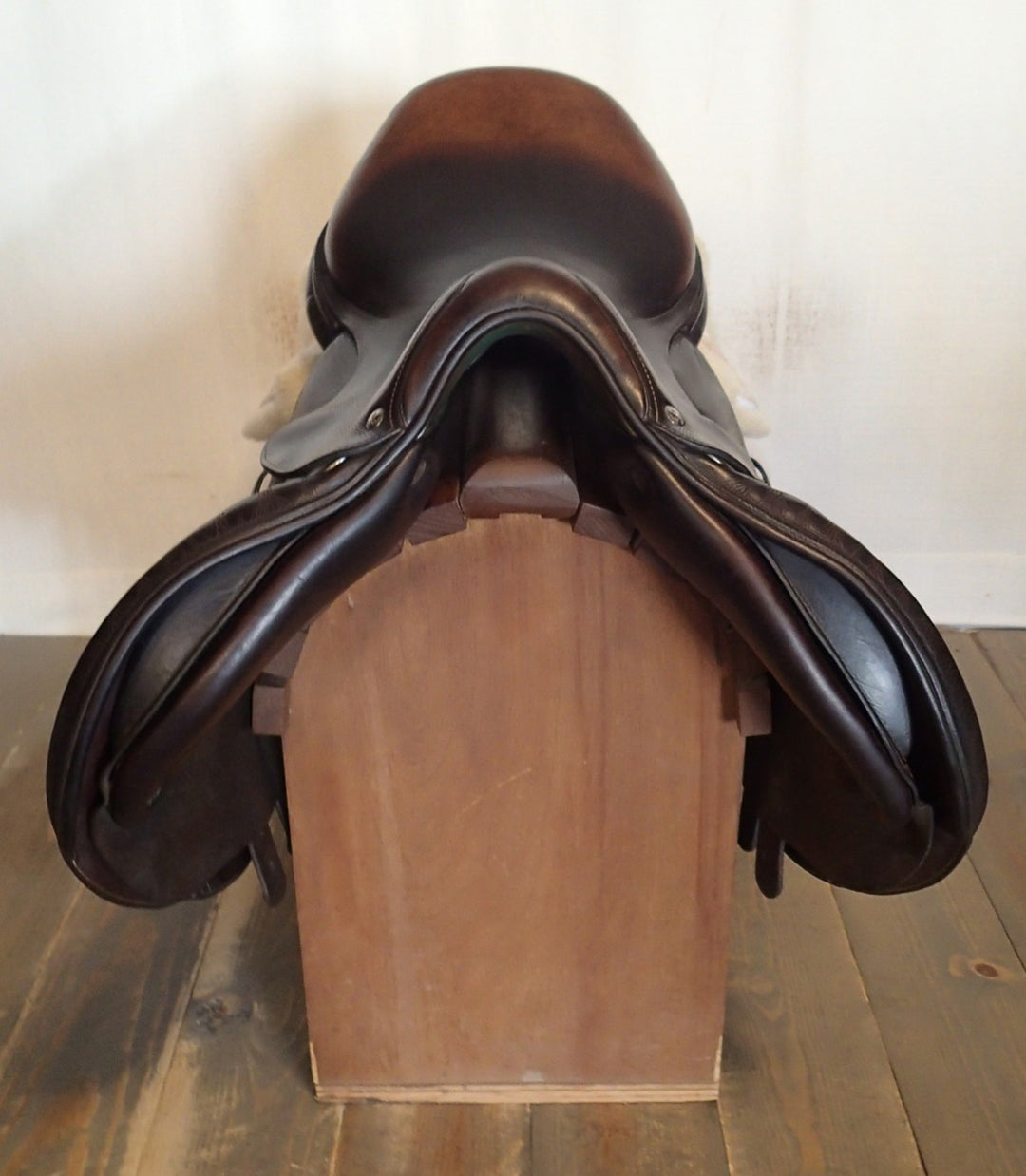 17" Voltaire Palm Beach Saddle - Full Buffalo - 2019 - 2A Flaps - 4.75" dot to dot - Pro Panels