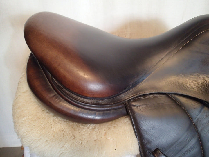 17" Voltaire Palm Beach Saddle - Full Buffalo - 2019 - 2A Flaps - 4.75" dot to dot - Pro Panels