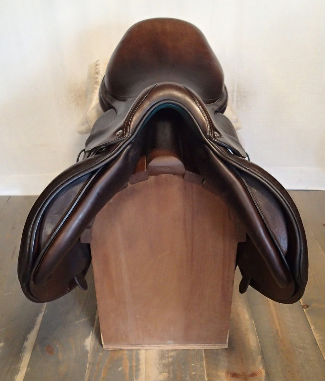 17.5" Voltaire Palm Beach Saddle - Full Buffalo - 2020 - 2AA Flaps - 4.75" dot to dot - Pro Panels