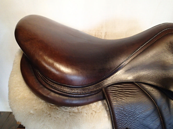 17.5" Voltaire Palm Beach Saddle - Full Buffalo - 2020 - 2AA Flaps - 4.75" dot to dot - Pro Panels