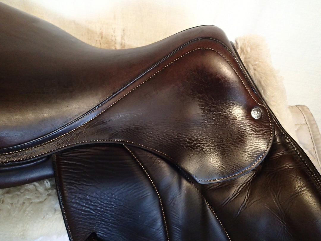 17.5" Voltaire Palm Beach Saddle - Full Buffalo - 2020 - 2AA Flaps - 4.75" dot to dot - Pro Panels