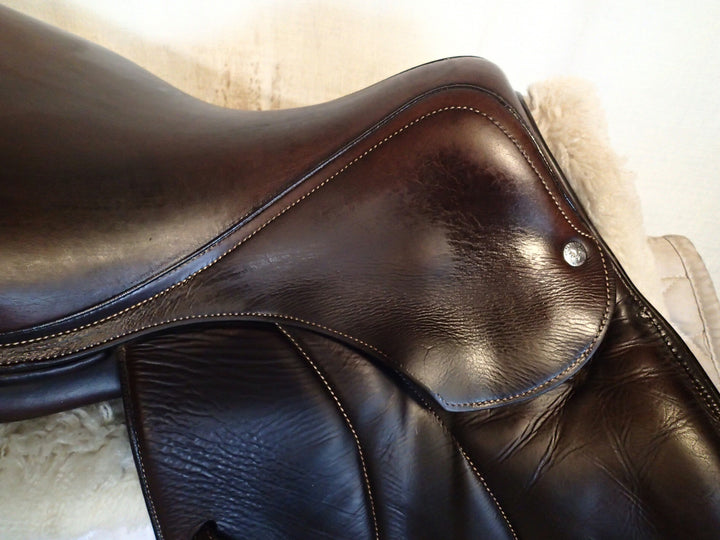 17.5" Voltaire Palm Beach Saddle - Full Buffalo - 2020 - 2AA Flaps - 4.75" dot to dot - Pro Panels