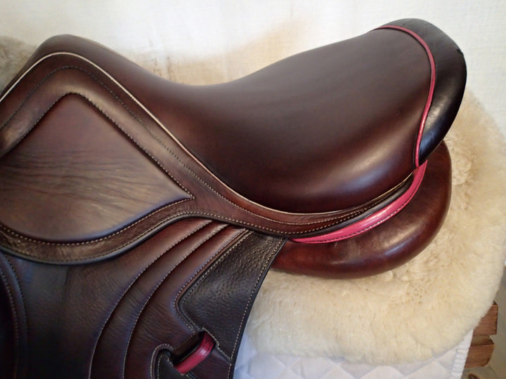 16.5" CWD Mademoiselle 2Gs Saddle - Full Buffalo - 2020 - 1L Flaps - SE32 - Pro Panels