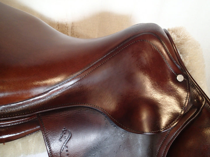 18" Antares Confort Saddle - Full Buffalo - 2014 - 3N Flaps - 4.75" dot to dot