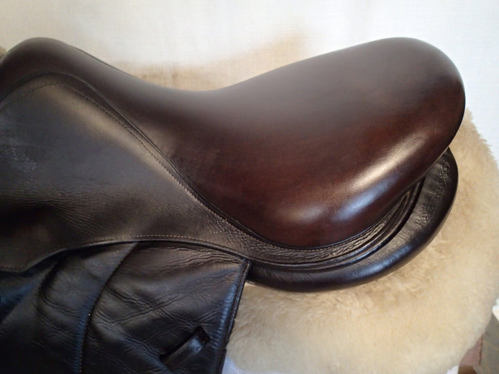 16.5" Voltaire Palm Beach Saddle - Full Buffalo - 2017 - 1A Flaps - 4.75" dot to dot - FIN Panels